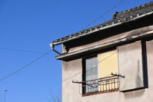 解体前に確認した既存住宅の軒先と外壁まわり