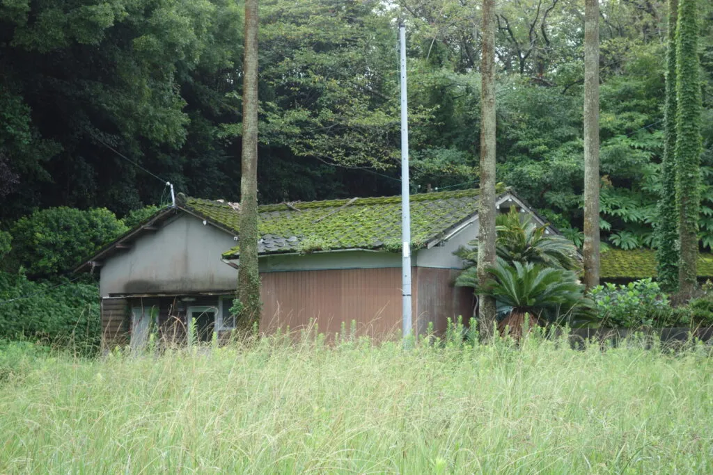 木造の古い日本家屋の外観
